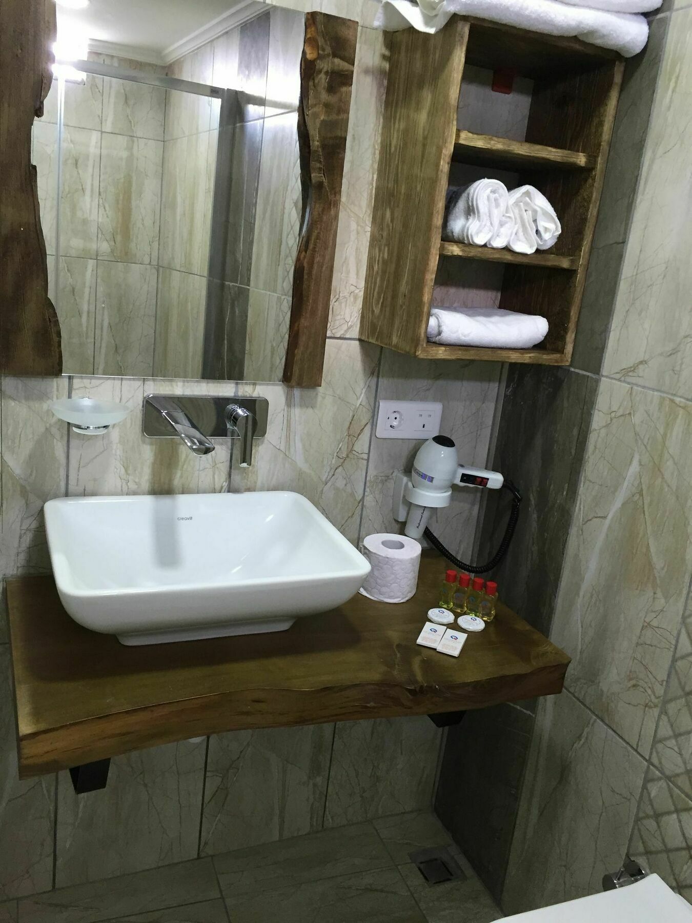 Quantum Hotel ทรับซอน ภายนอก รูปภาพ