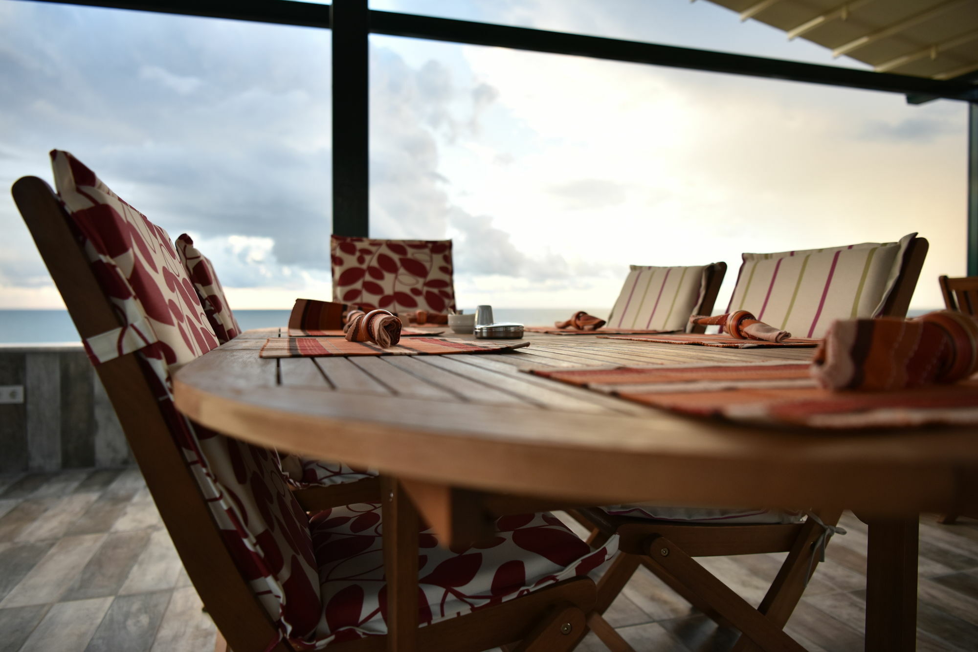 Quantum Hotel ทรับซอน ภายนอก รูปภาพ